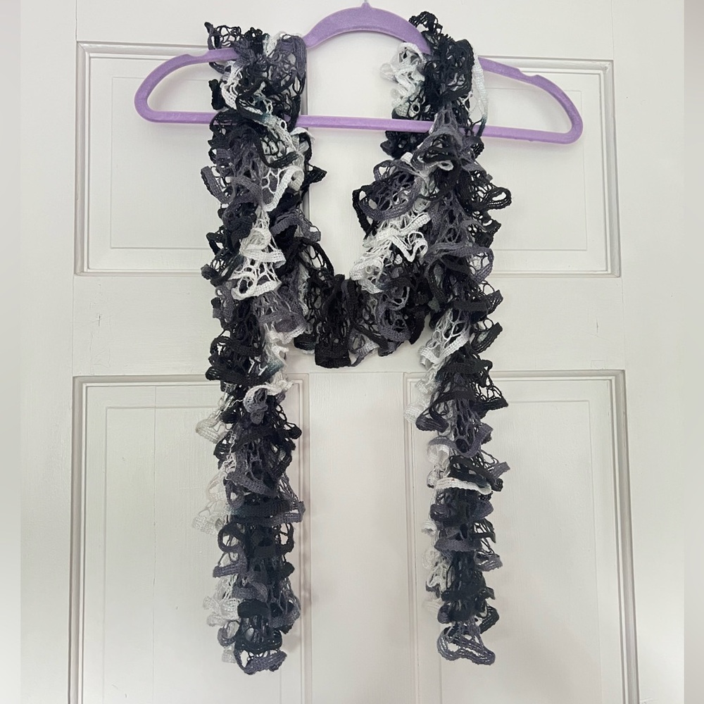 Handmade black/white ruffle scarf - incredibly cute decorative - great condition